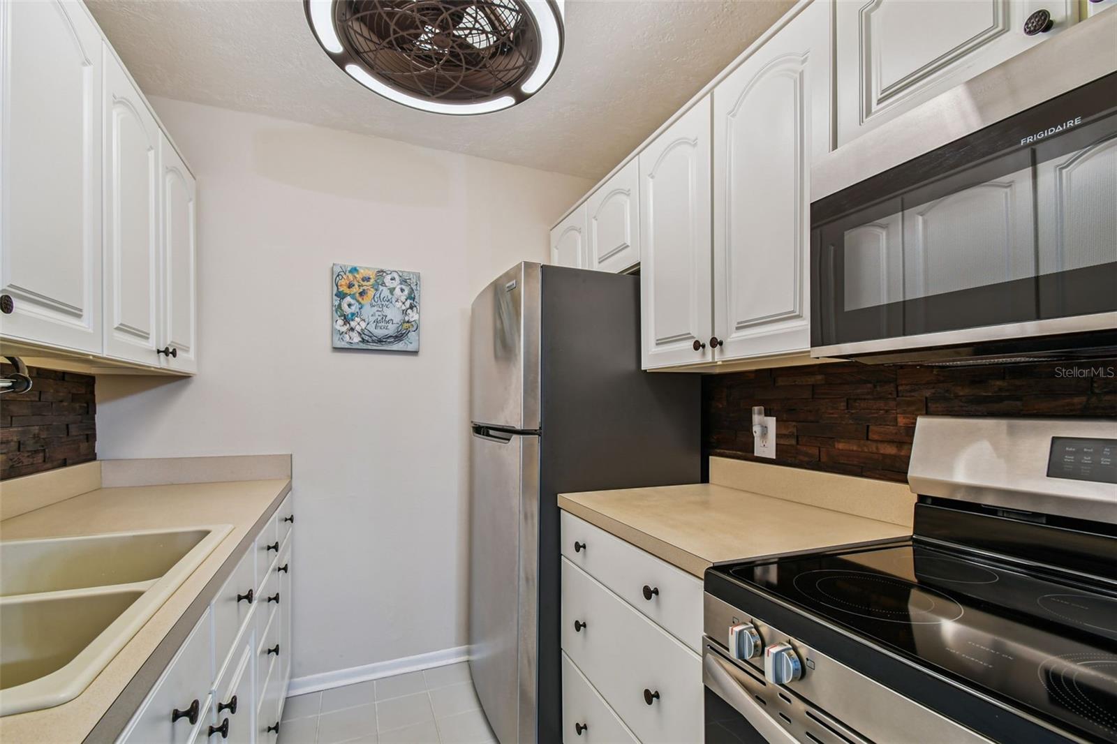 Image 10 of 30 For 12300 Vonn Rd  2205