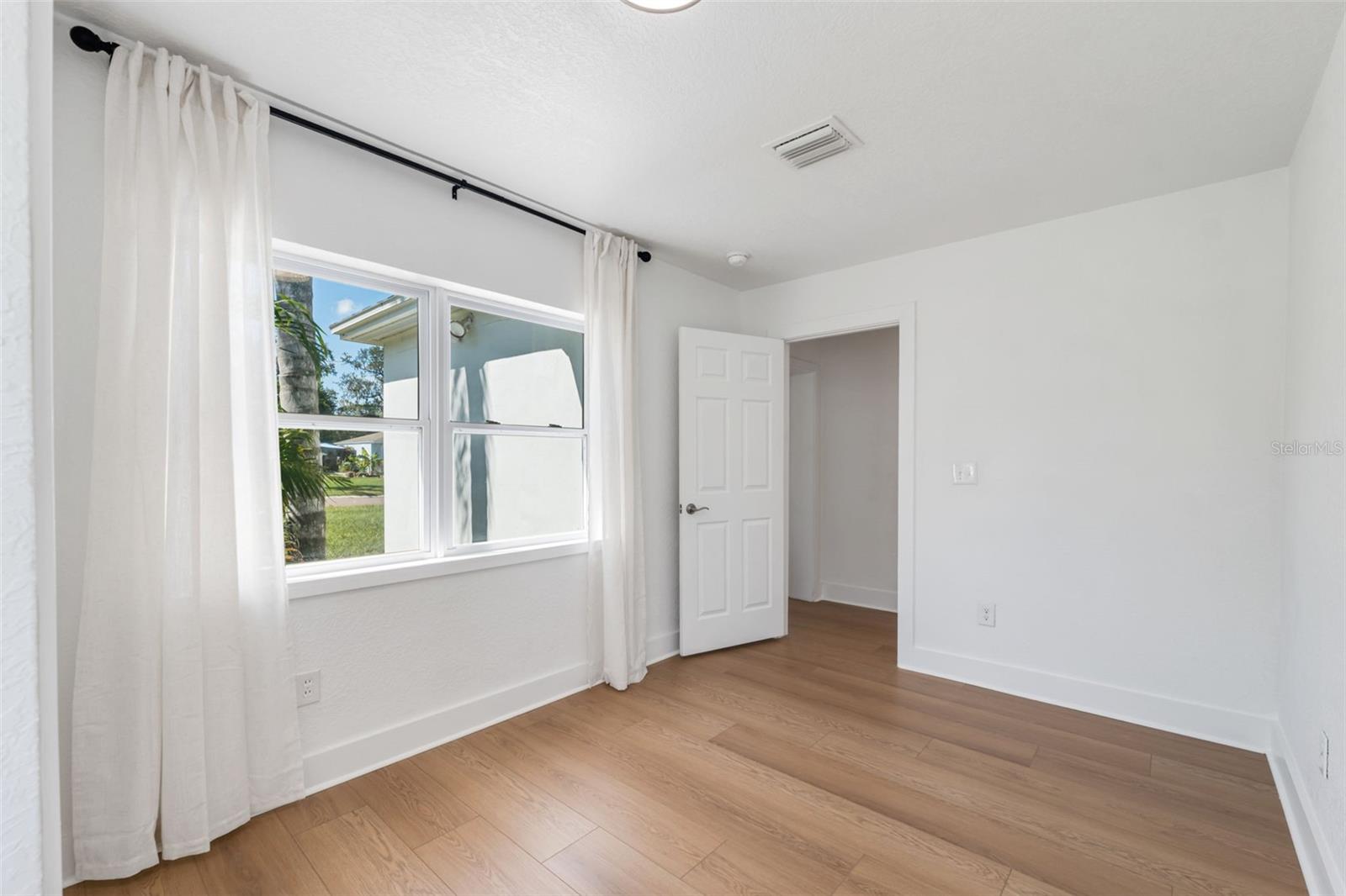 Image 19 of 29 For 612 Hillcrest Avenue