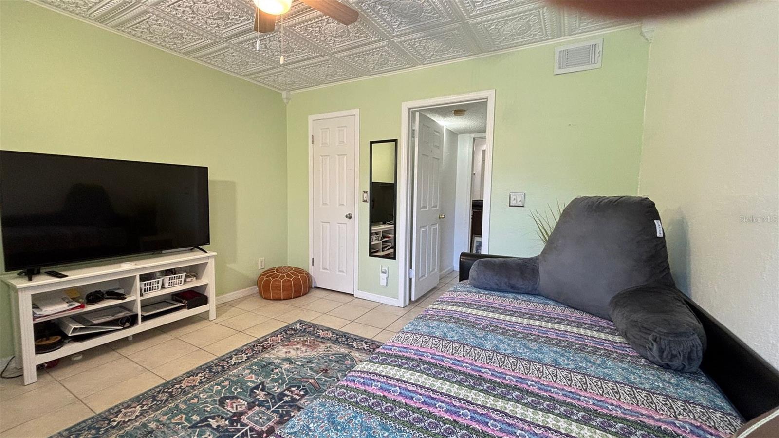 Image 22 of 25 For 10200 Gandy Boulevard N 515(furnis