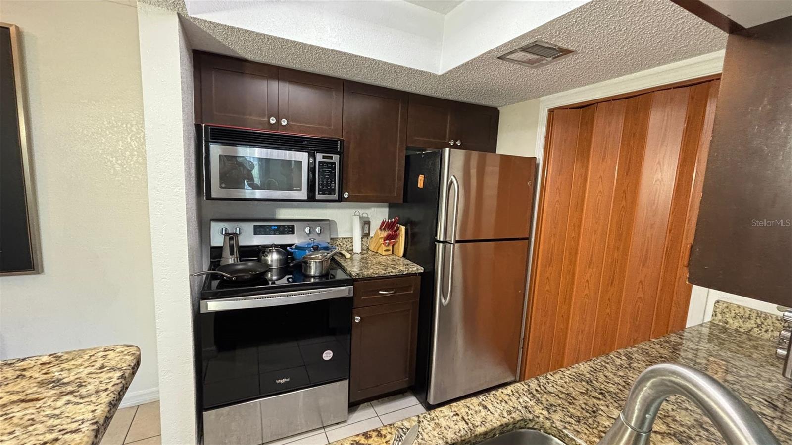 Image 9 of 25 For 10200 Gandy Boulevard N 515(furnis