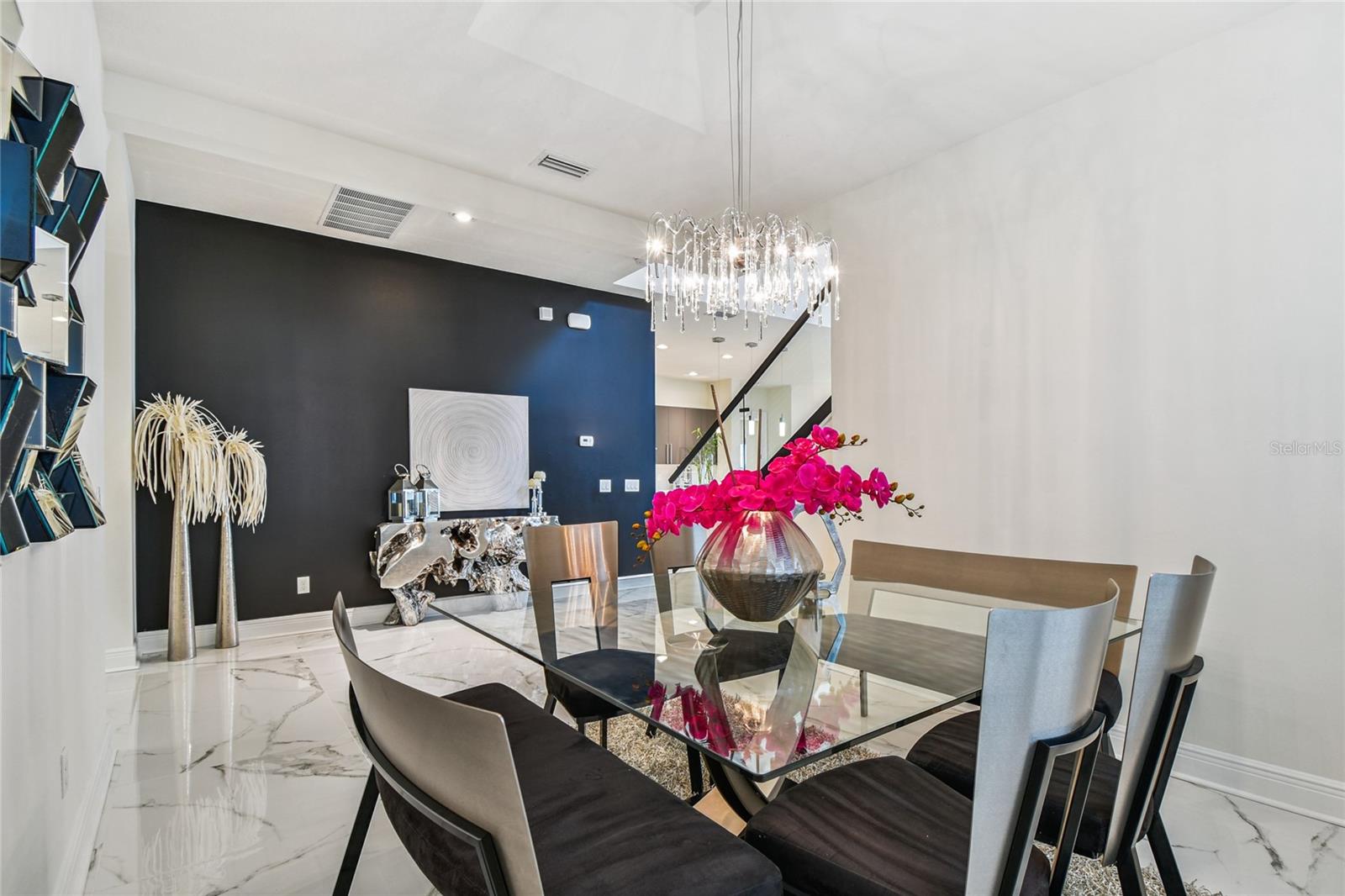 Listing photo id 10 for 2713 Calvano Drive