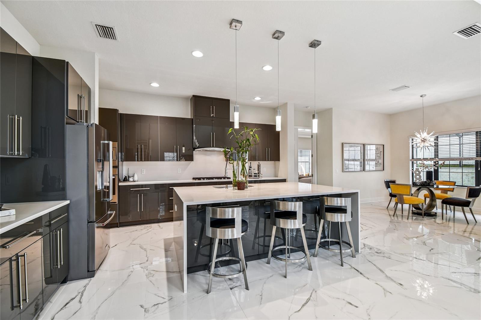 Listing photo id 12 for 2713 Calvano Drive