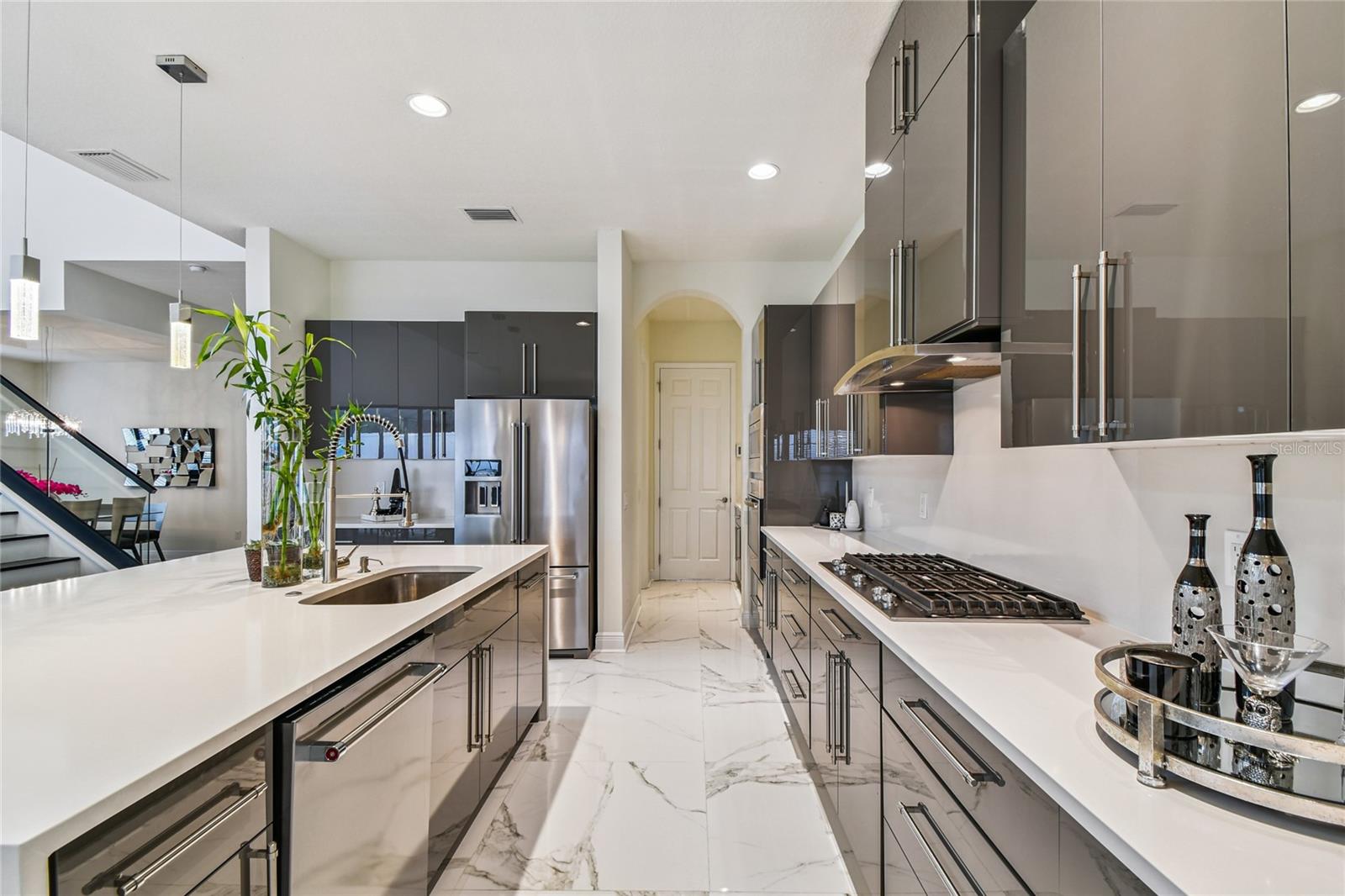 Listing photo id 14 for 2713 Calvano Drive