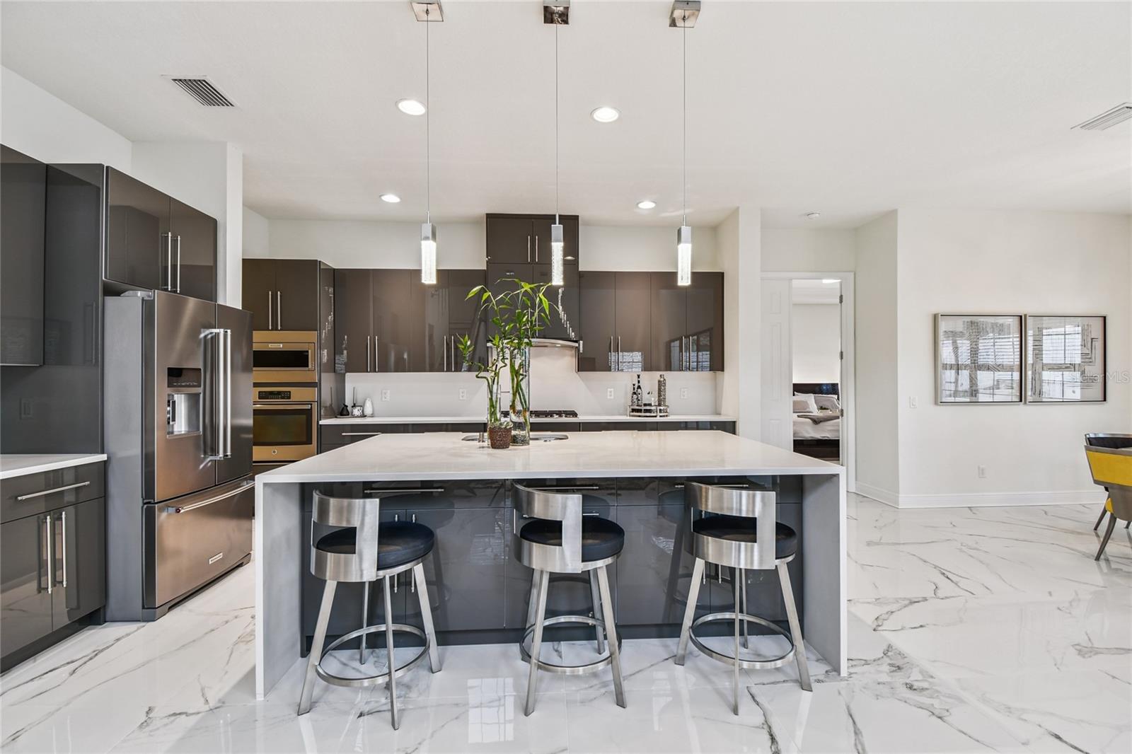 Listing photo id 15 for 2713 Calvano Drive