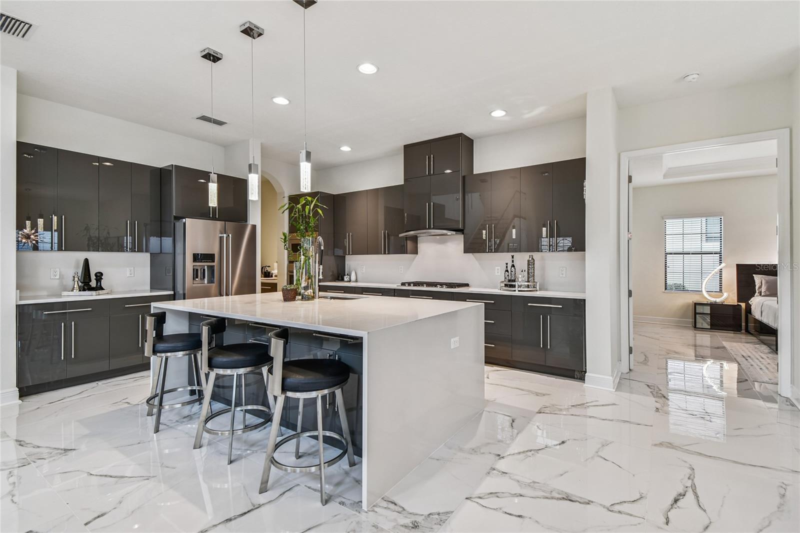 Listing photo id 16 for 2713 Calvano Drive