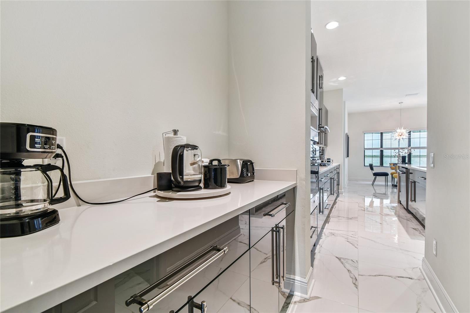 Listing photo id 17 for 2713 Calvano Drive