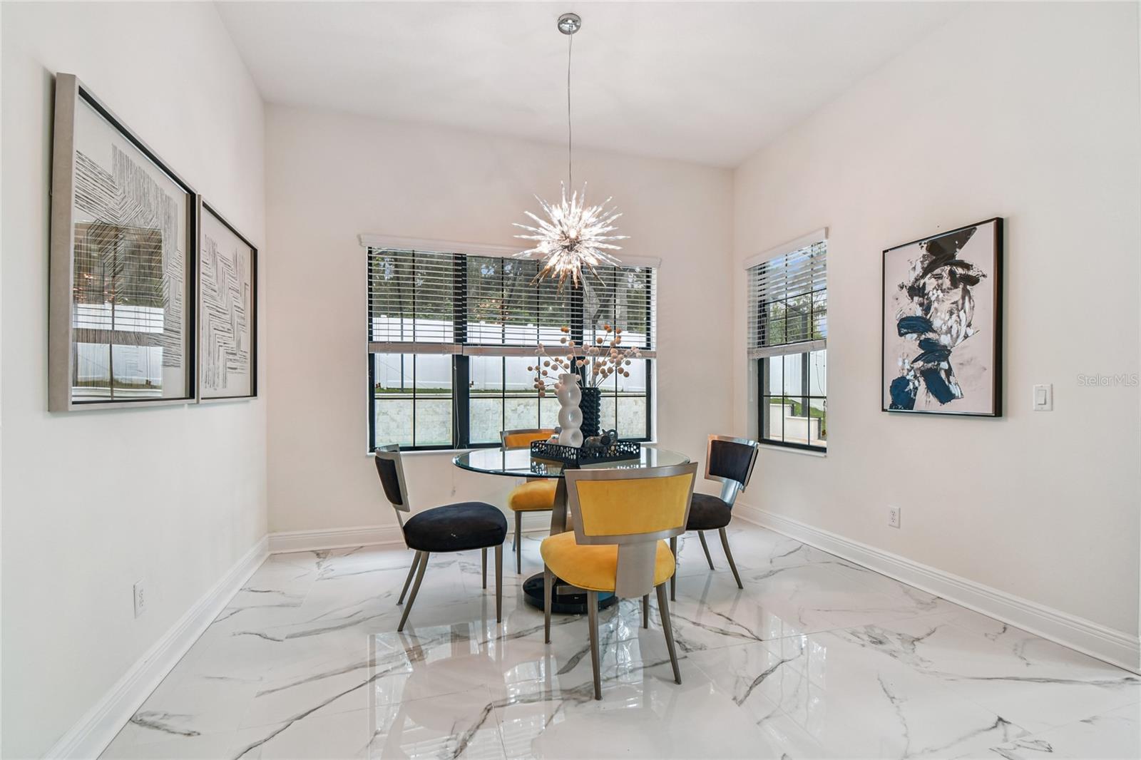 Listing photo id 19 for 2713 Calvano Drive