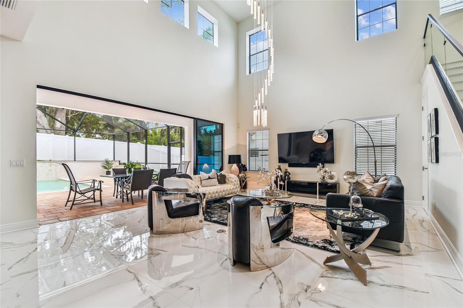 Listing photo id 31 for 2713 Calvano Drive