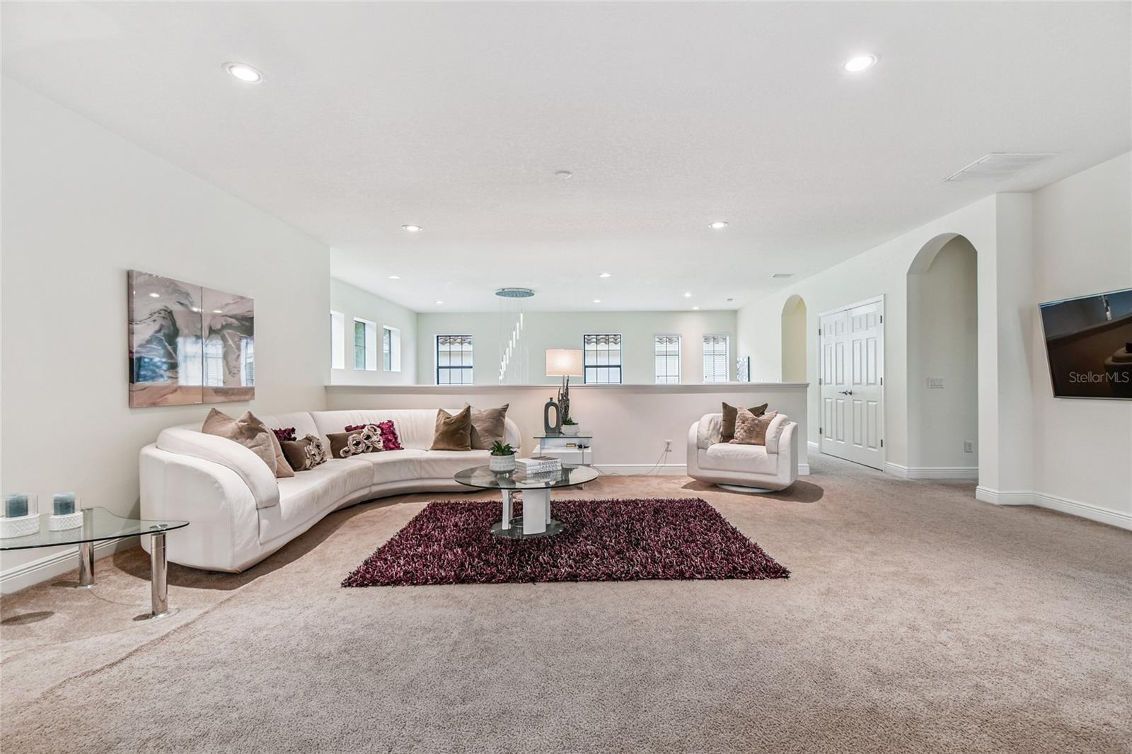 Listing photo id 34 for 2713 Calvano Drive