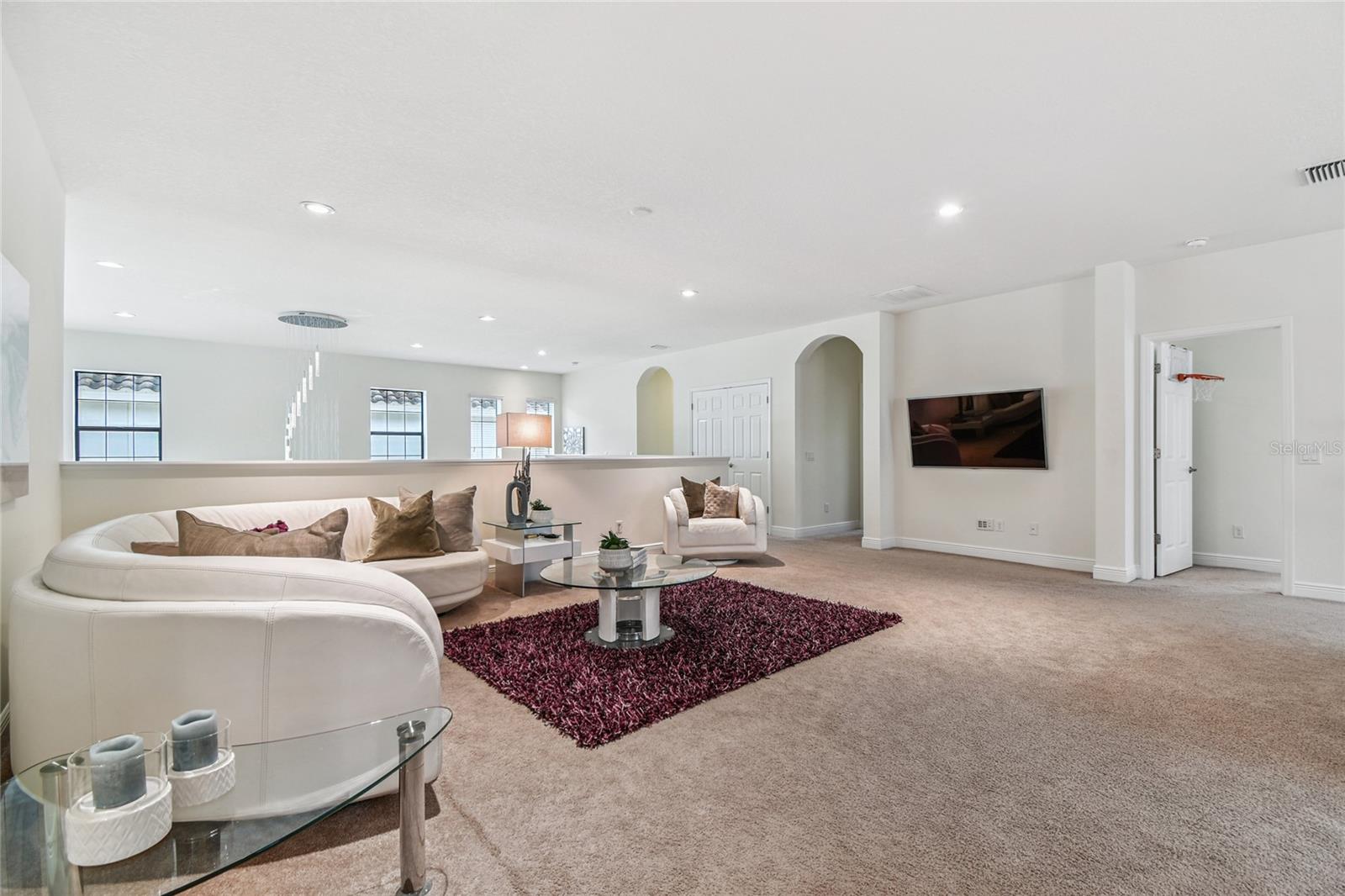 Listing photo id 35 for 2713 Calvano Drive
