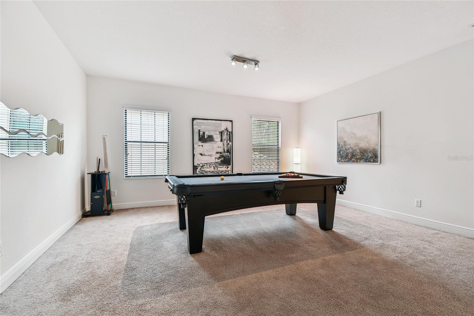 Listing photo id 36 for 2713 Calvano Drive