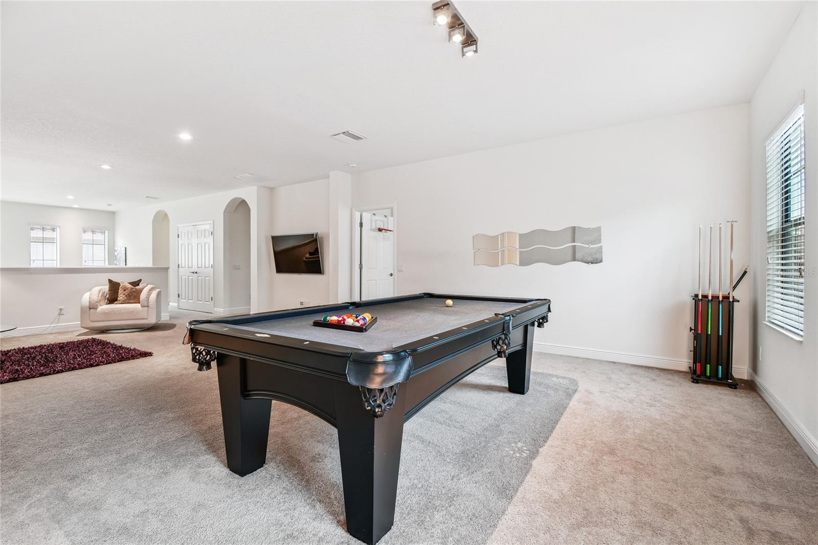 Listing photo id 38 for 2713 Calvano Drive