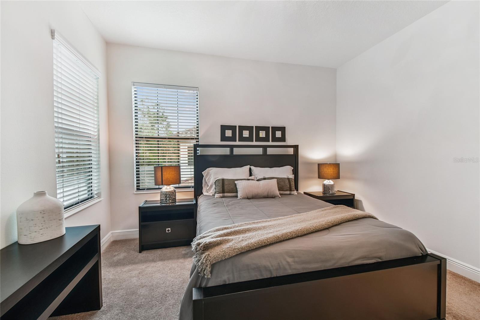 Listing photo id 39 for 2713 Calvano Drive