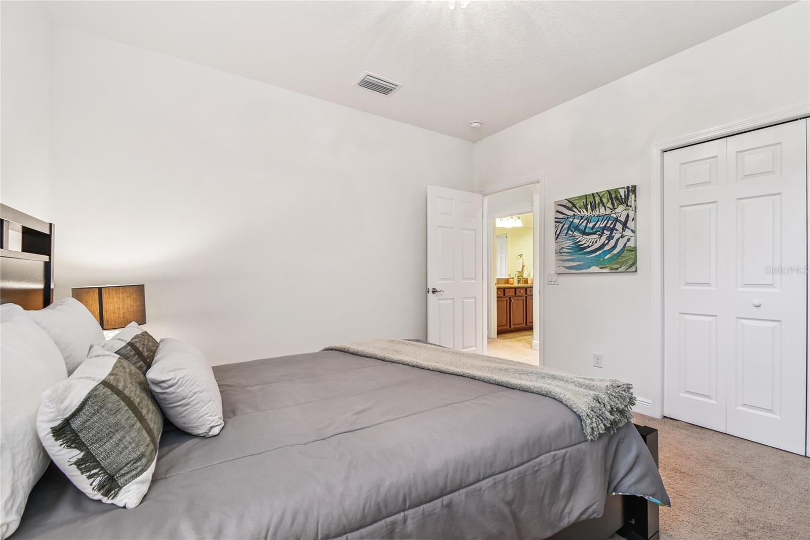 Listing photo id 40 for 2713 Calvano Drive