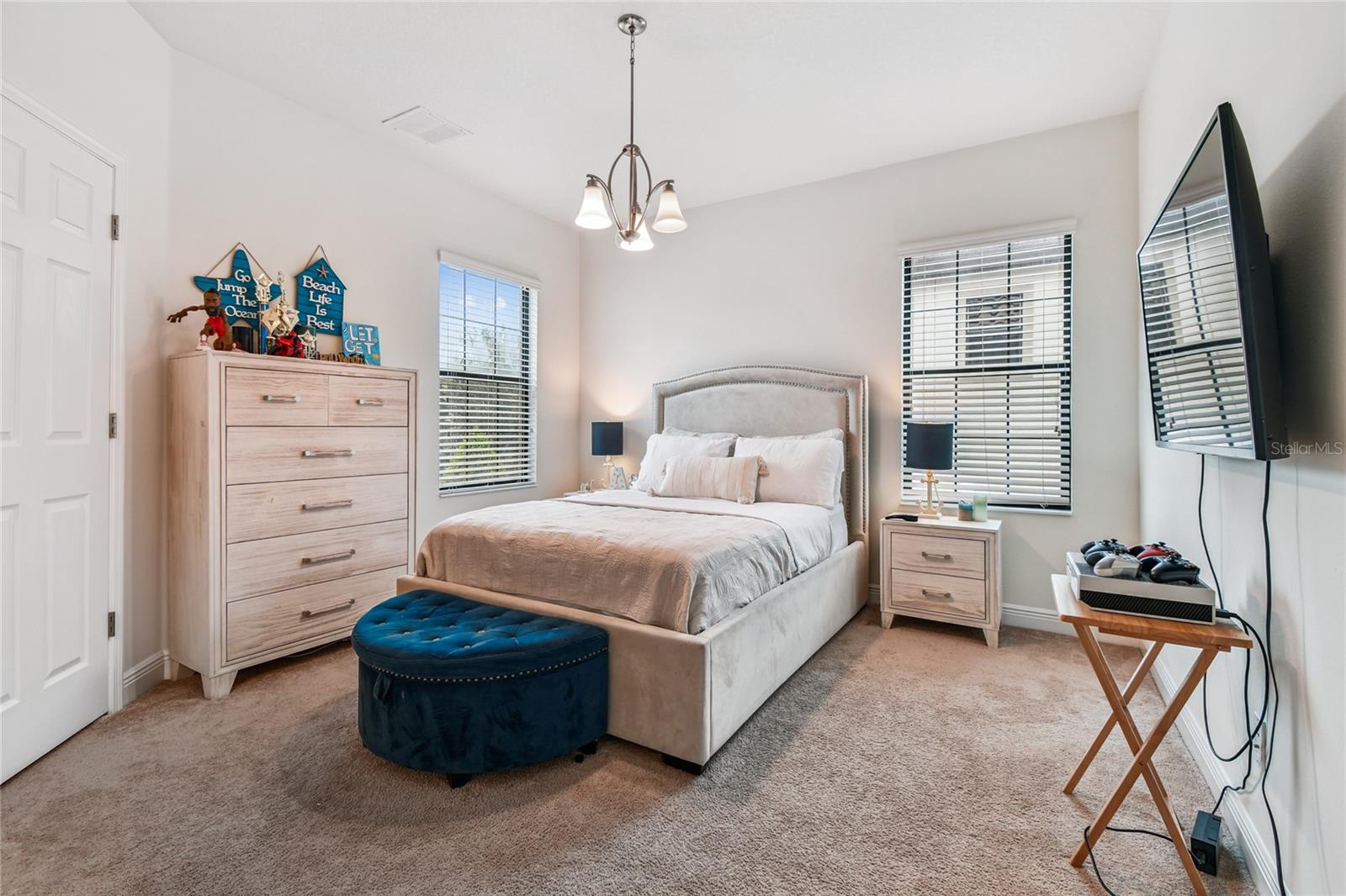Listing photo id 45 for 2713 Calvano Drive