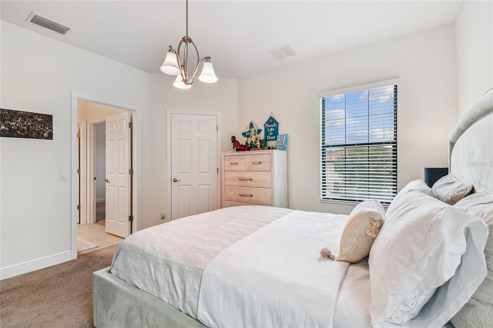 Listing photo id 47 for 2713 Calvano Drive