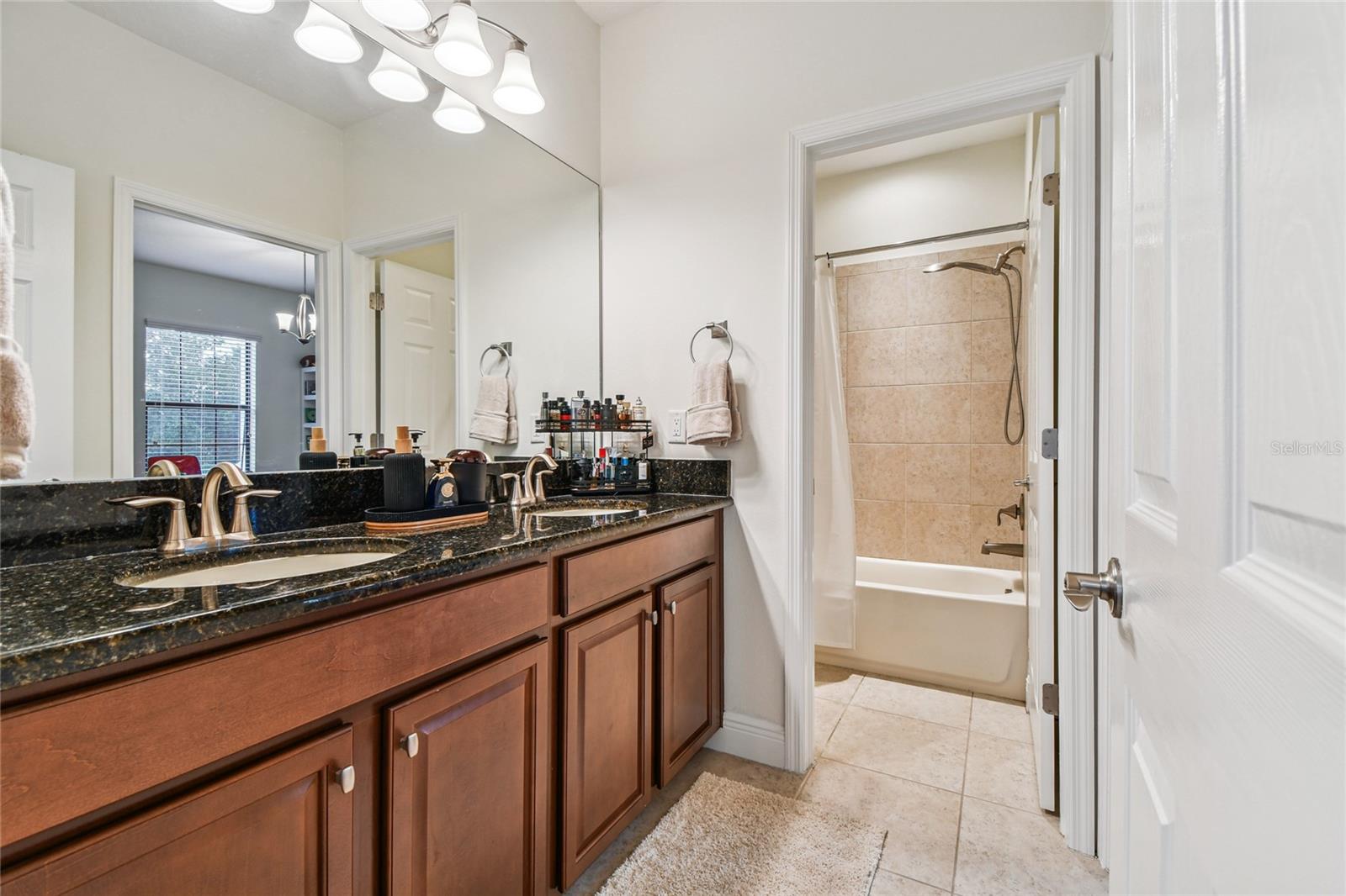 Listing photo id 48 for 2713 Calvano Drive