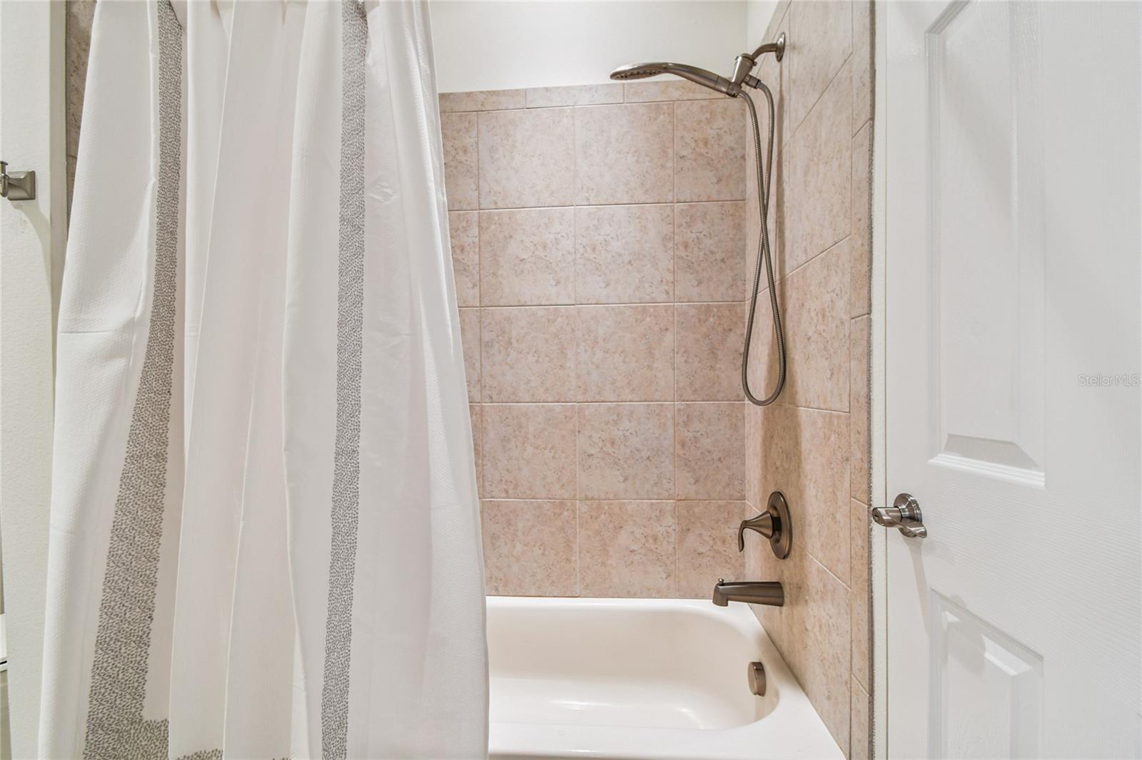 Listing photo id 49 for 2713 Calvano Drive