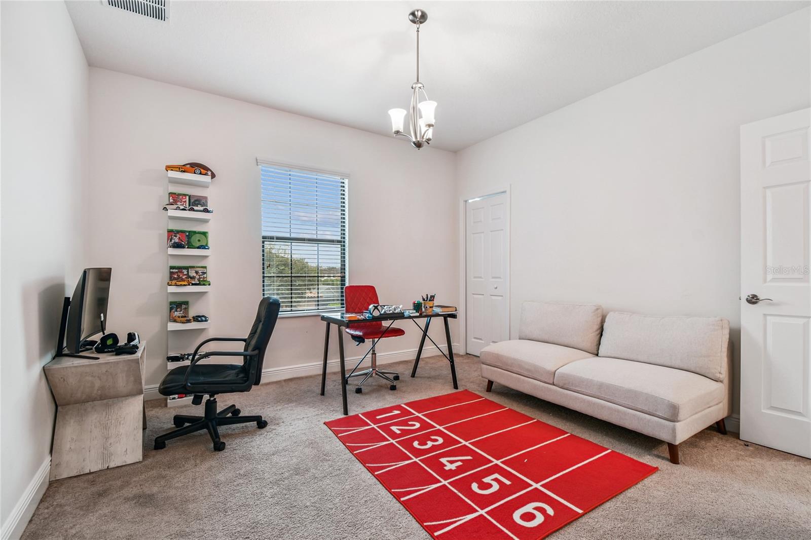 Listing photo id 50 for 2713 Calvano Drive