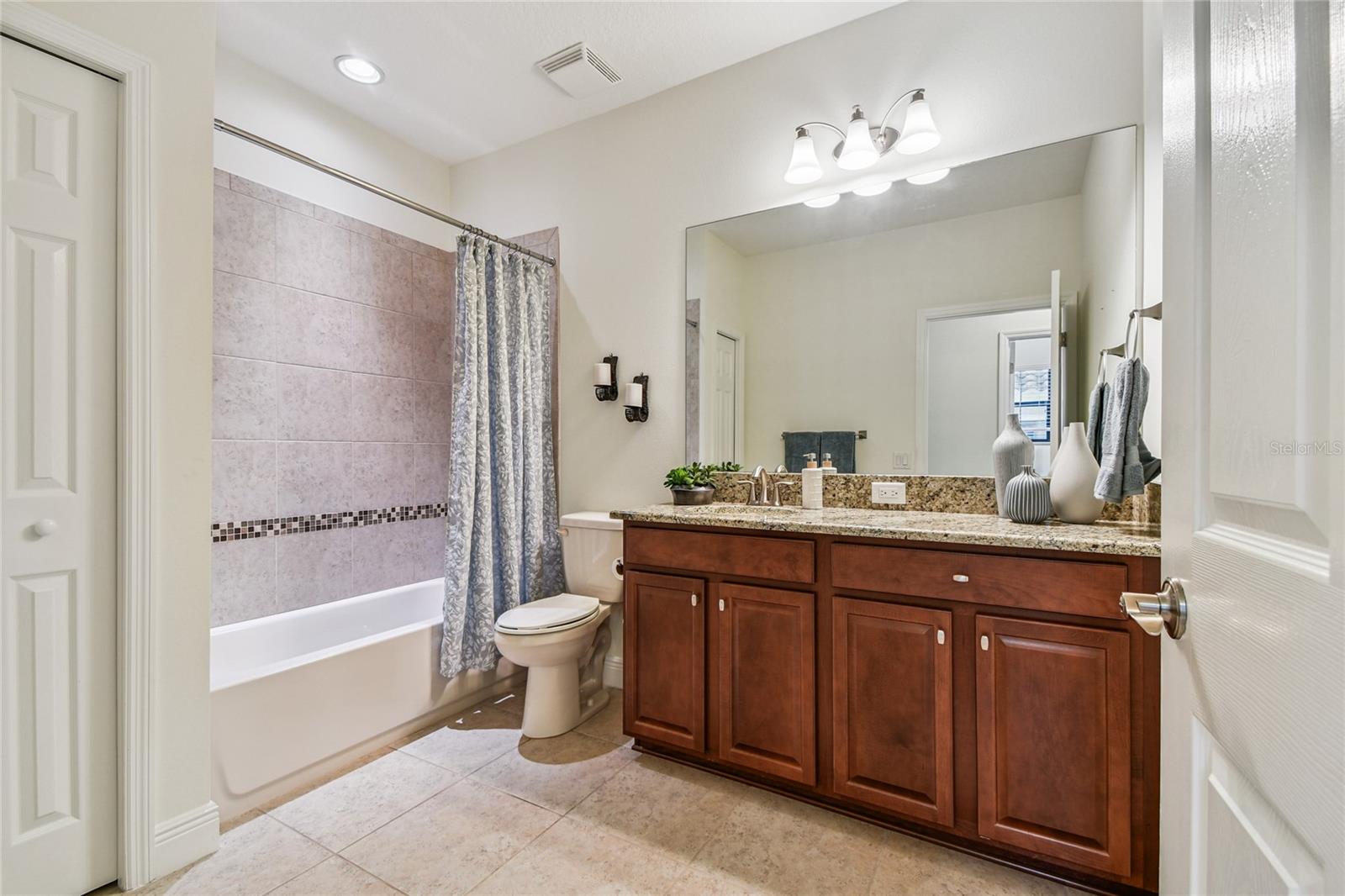 Listing photo id 53 for 2713 Calvano Drive