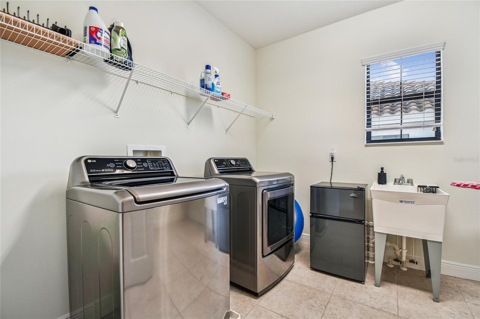 Listing photo id 54 for 2713 Calvano Drive