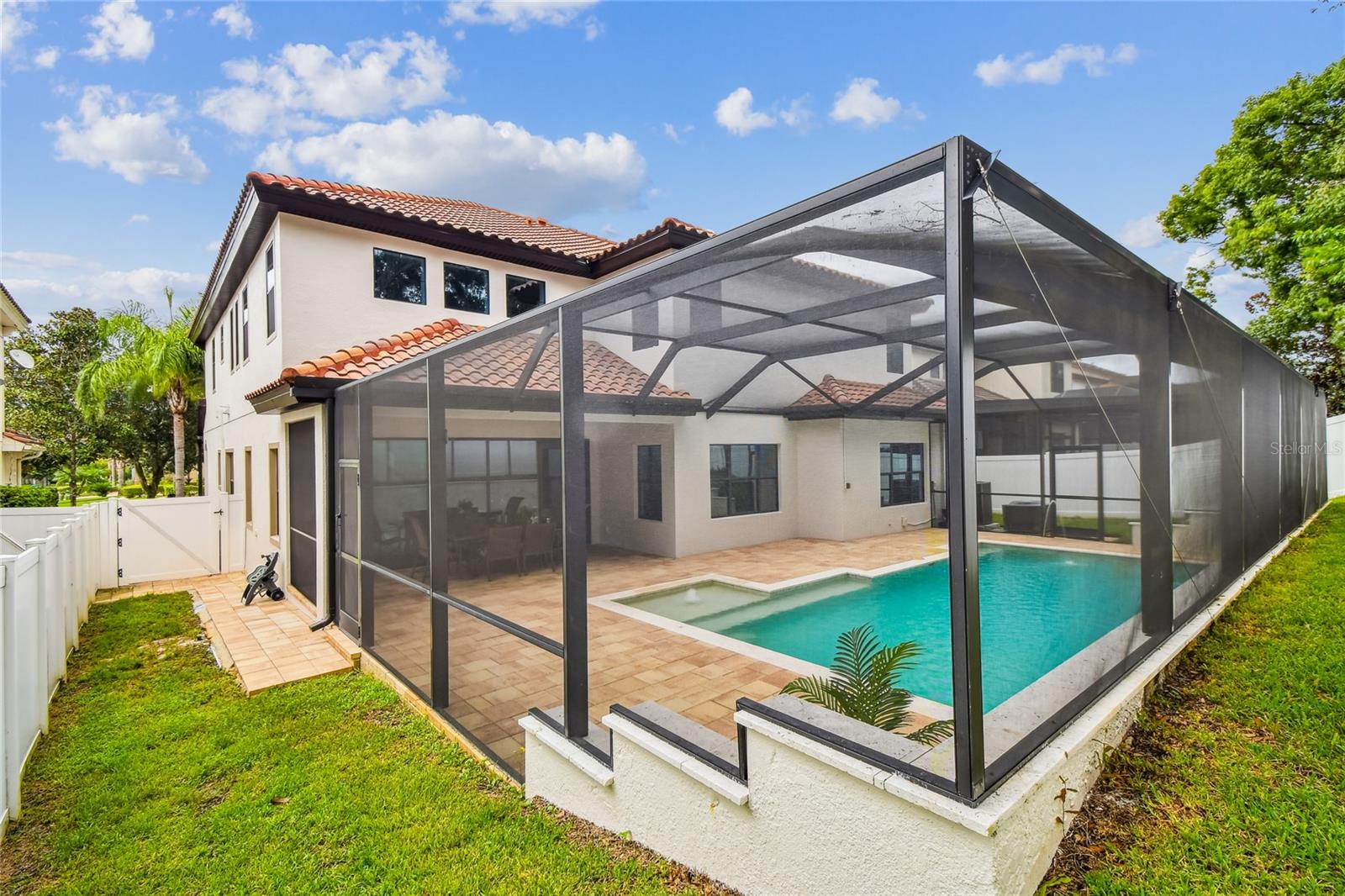 Listing photo id 68 for 2713 Calvano Drive