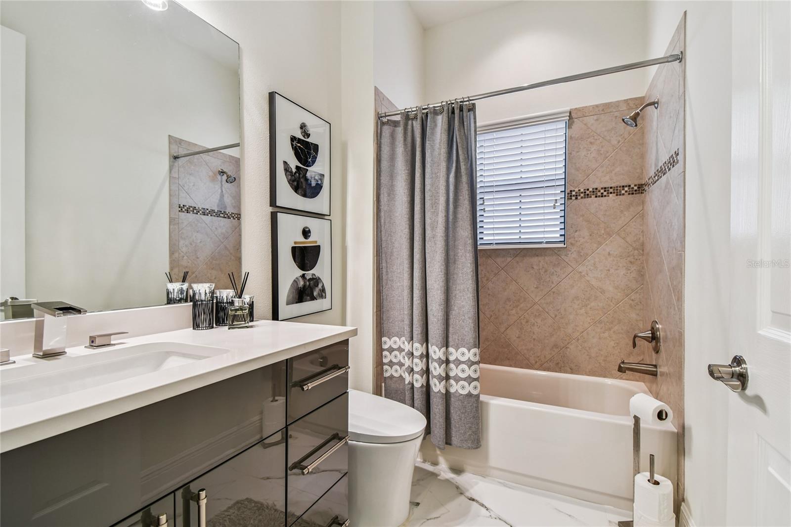 Listing photo id 7 for 2713 Calvano Drive