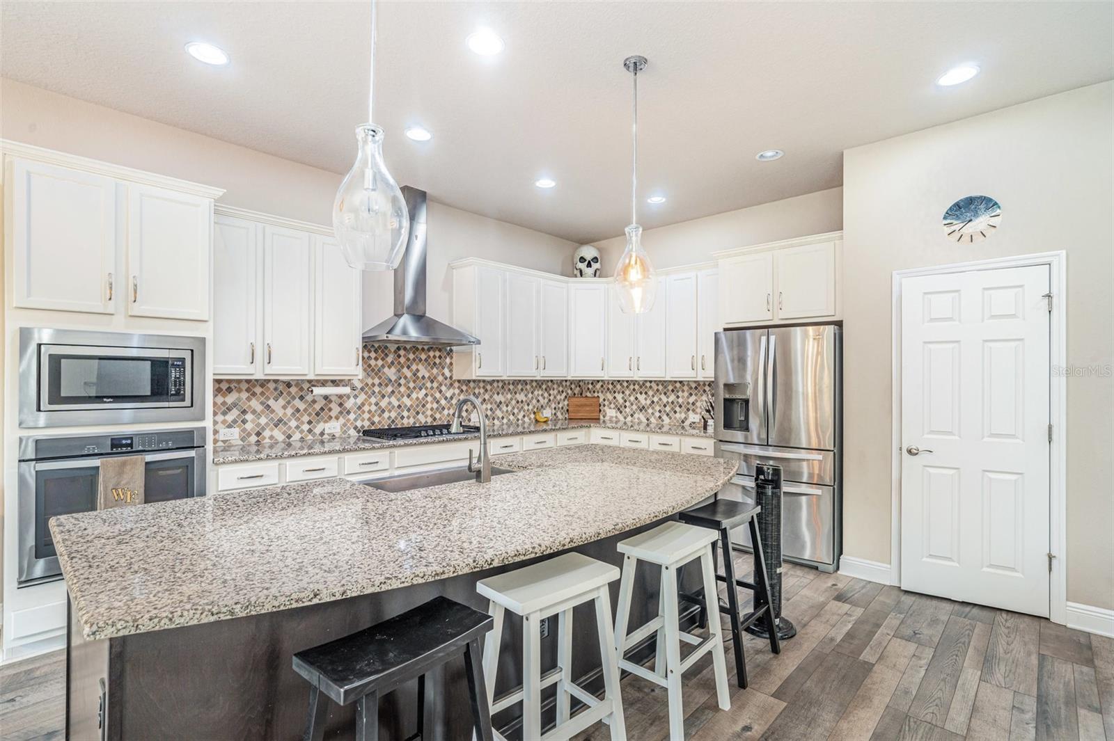 Listing photo id 8 for 6313 Havensport Drive
