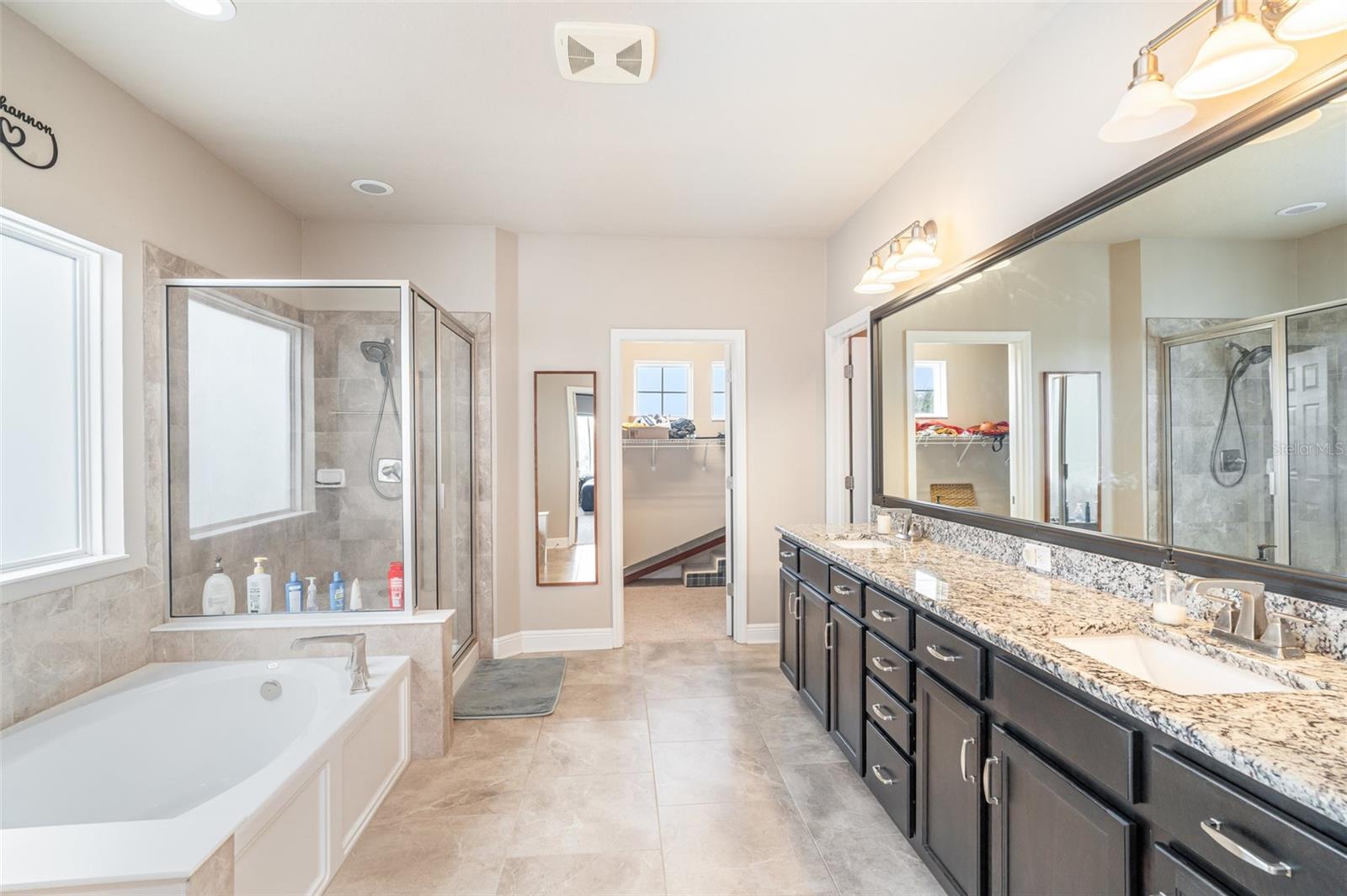 Listing photo id 13 for 6313 Havensport Drive