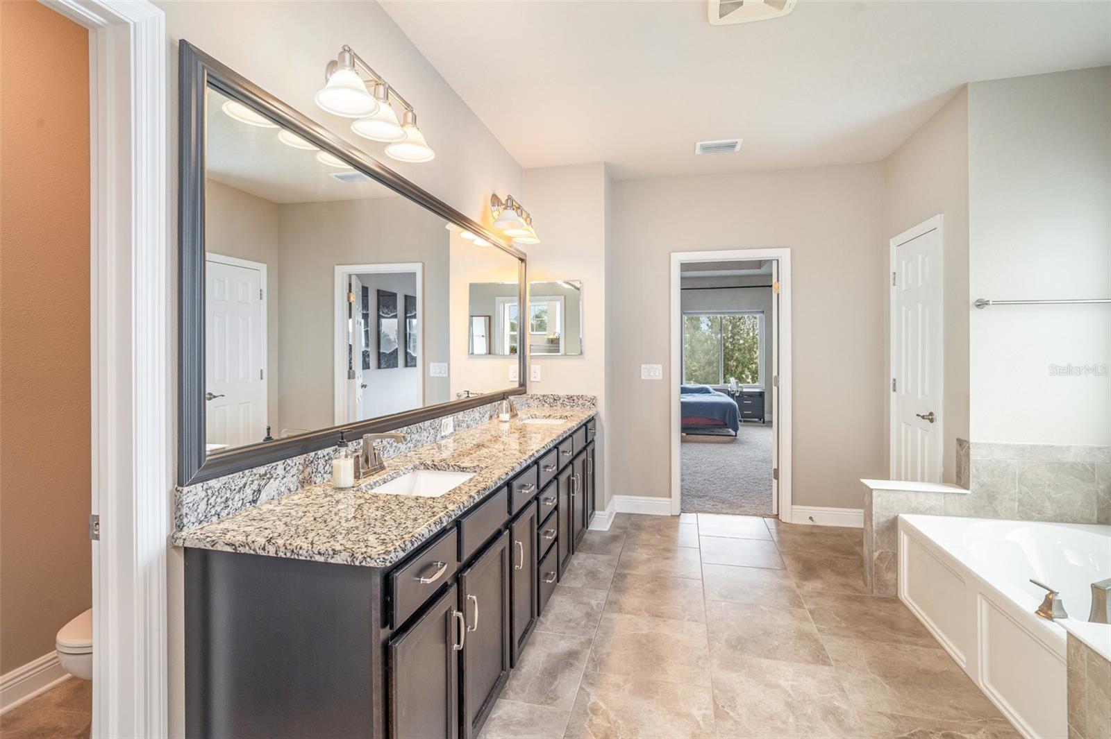 Listing photo id 14 for 6313 Havensport Drive
