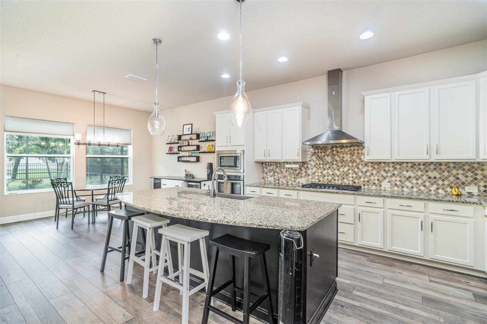 Listing photo id 7 for 6313 Havensport Drive