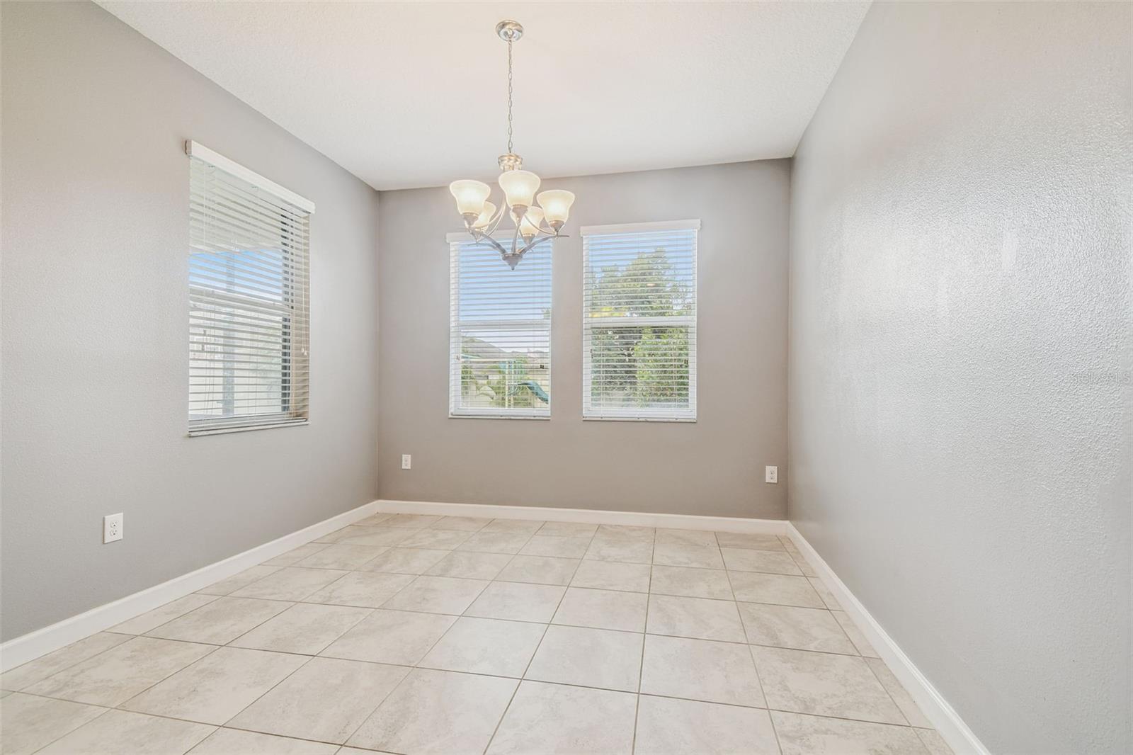 Image 18 of 60 For 10011 Ivory Drive