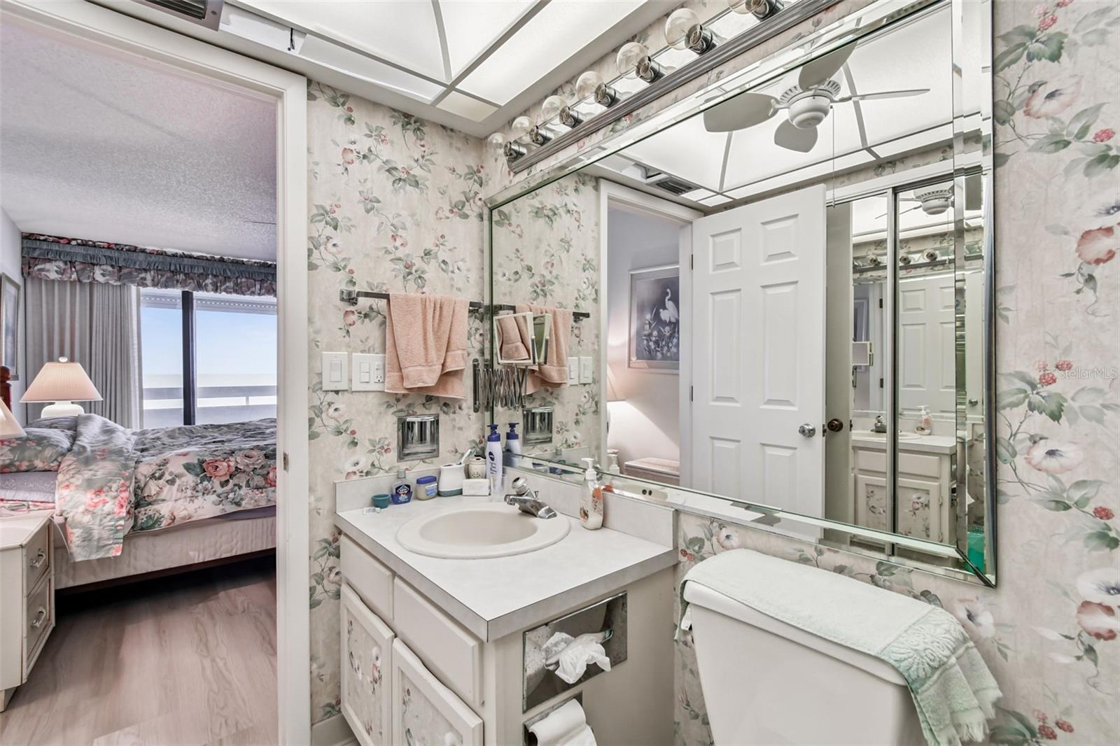 Image 25 of 50 For 17940 Gulf Boulevard 7b