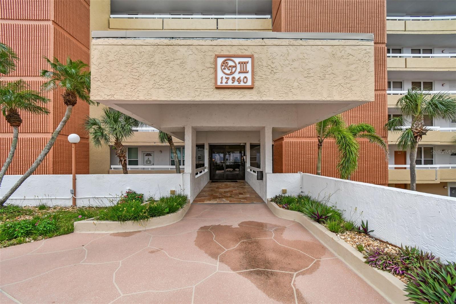 Image 44 of 50 For 17940 Gulf Boulevard 7b