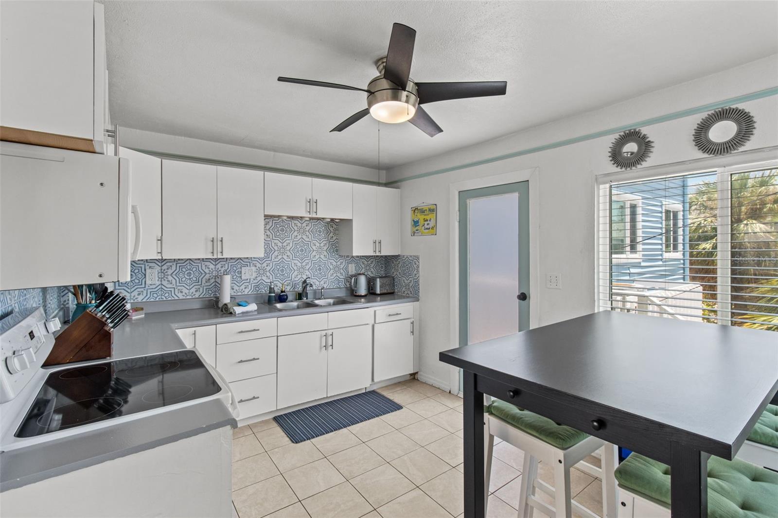 Image 11 of 52 For 205 Bay Plaza