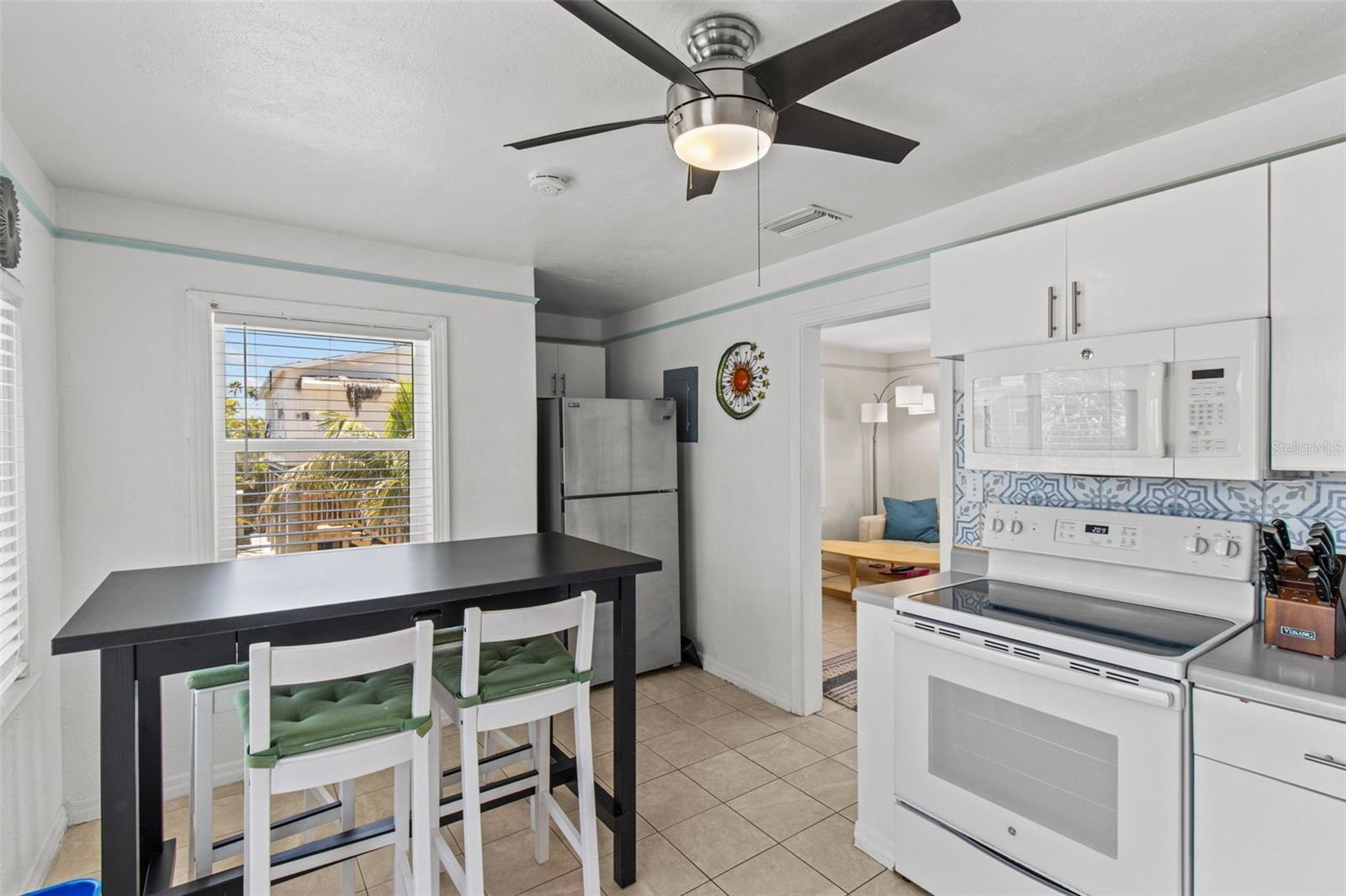 Image 12 of 52 For 205 Bay Plaza