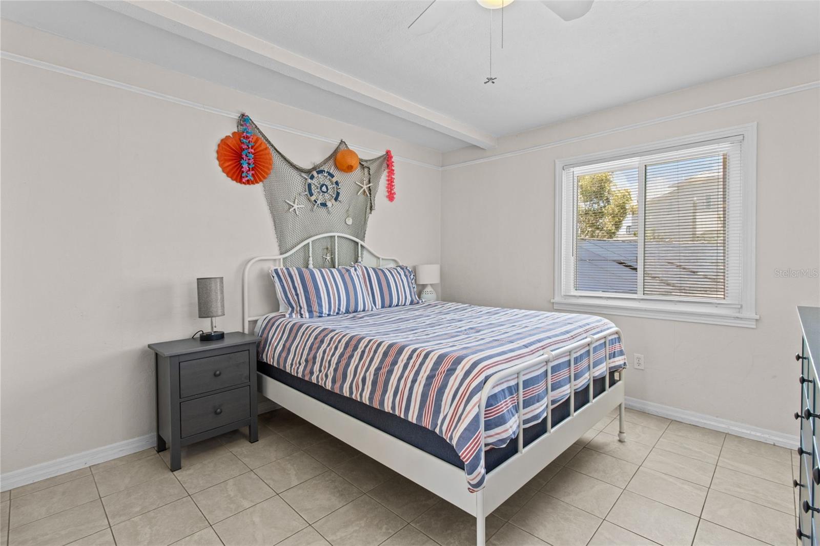 Image 18 of 52 For 205 Bay Plaza