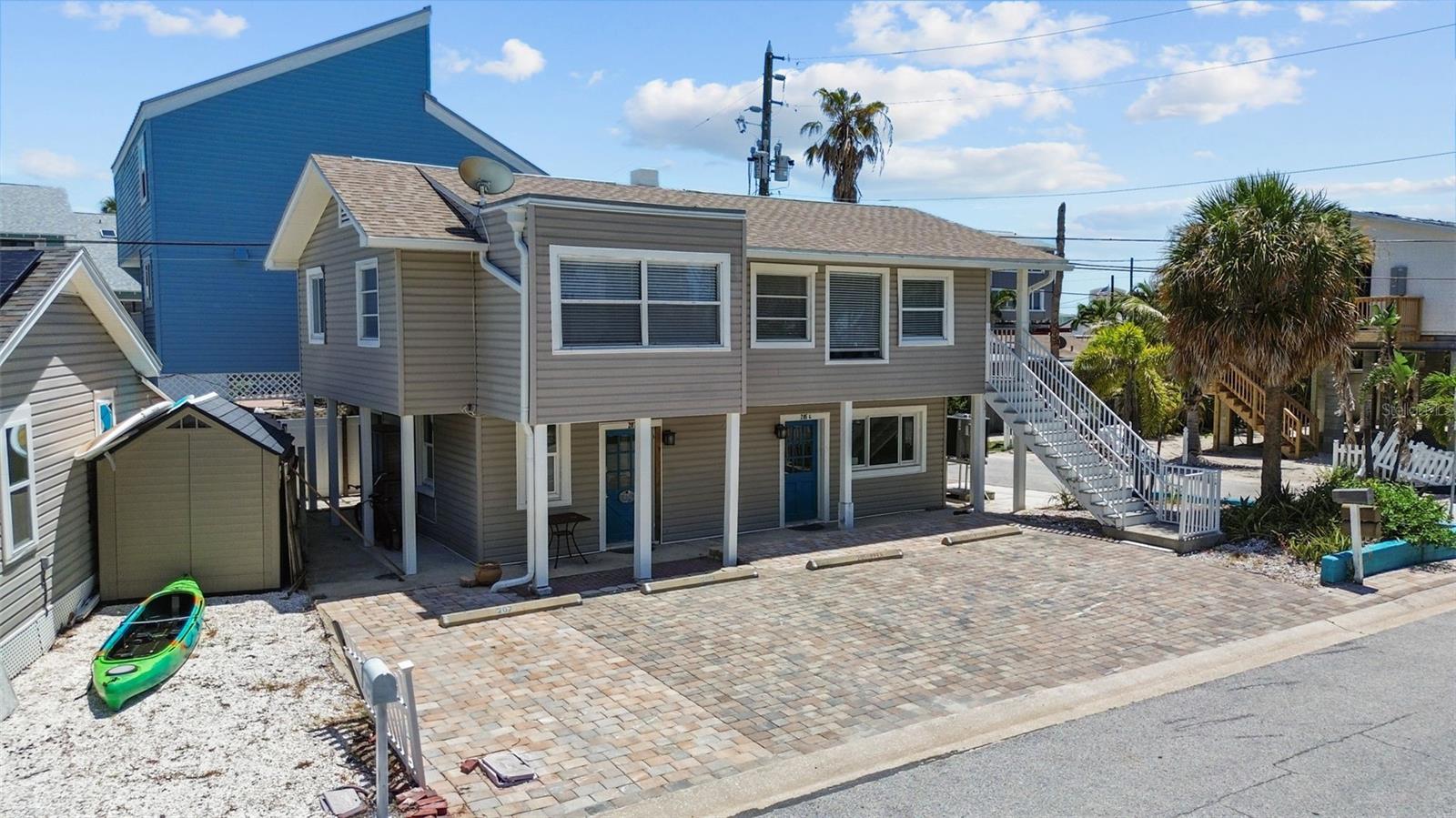 Image 2 of 52 For 205 Bay Plaza