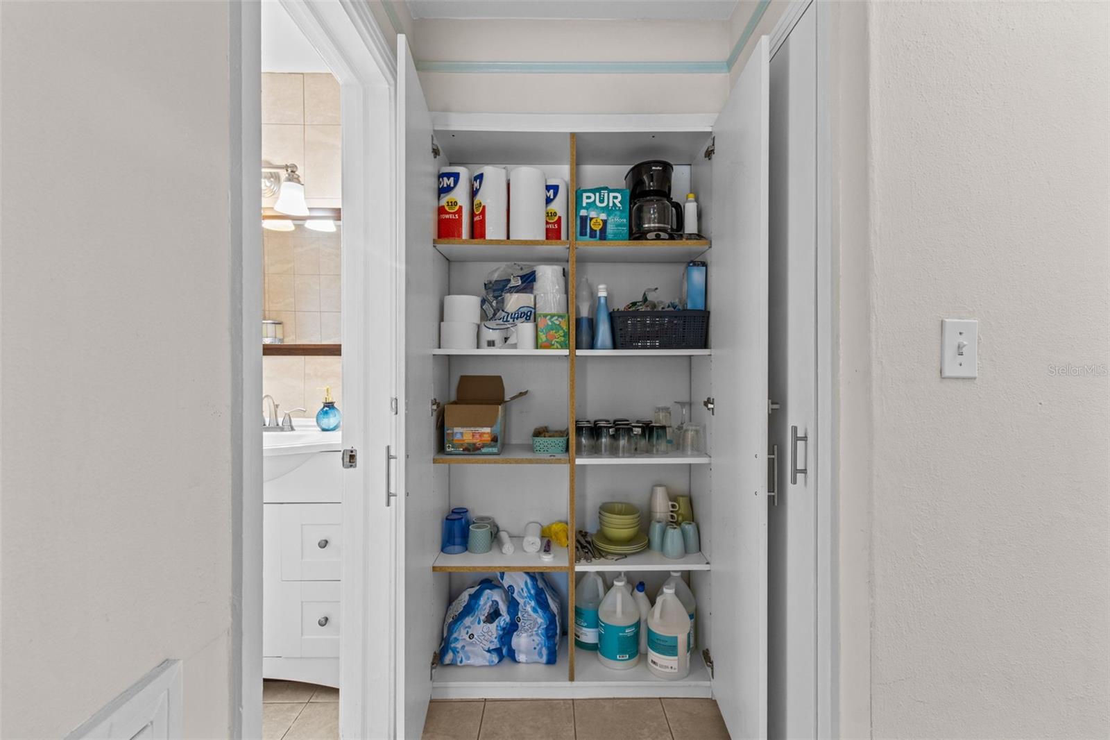 Image 23 of 52 For 205 Bay Plaza