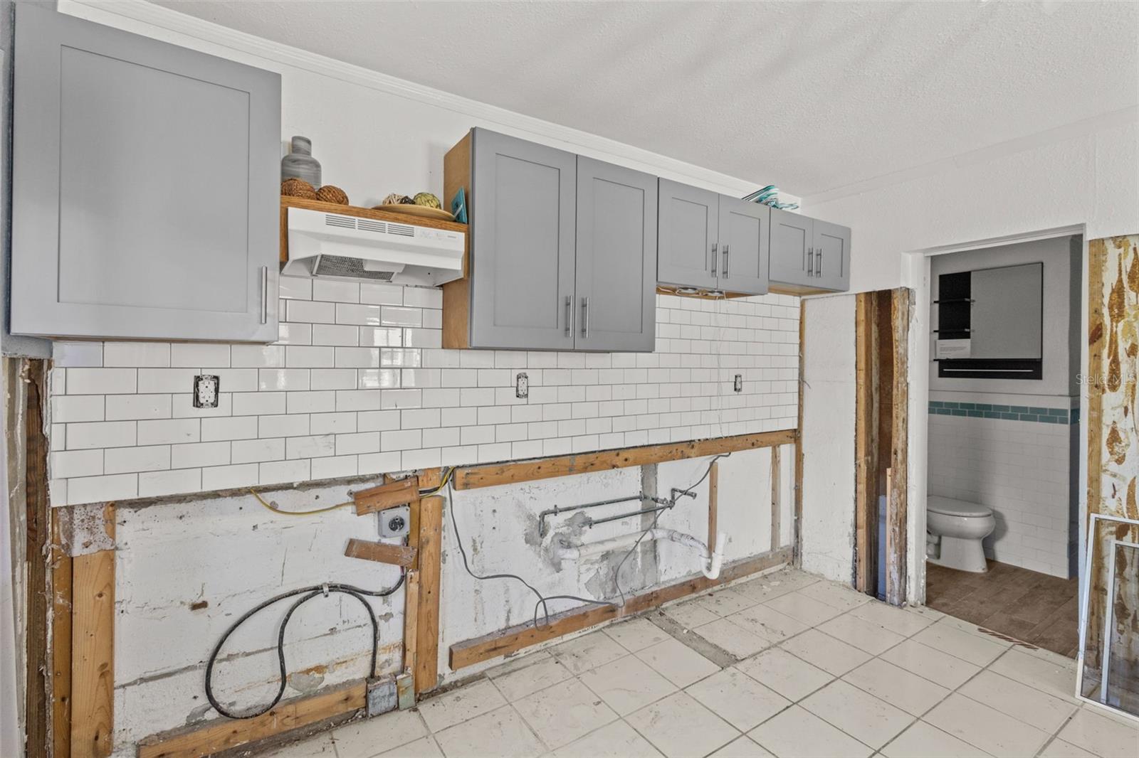 Image 28 of 52 For 205 Bay Plaza