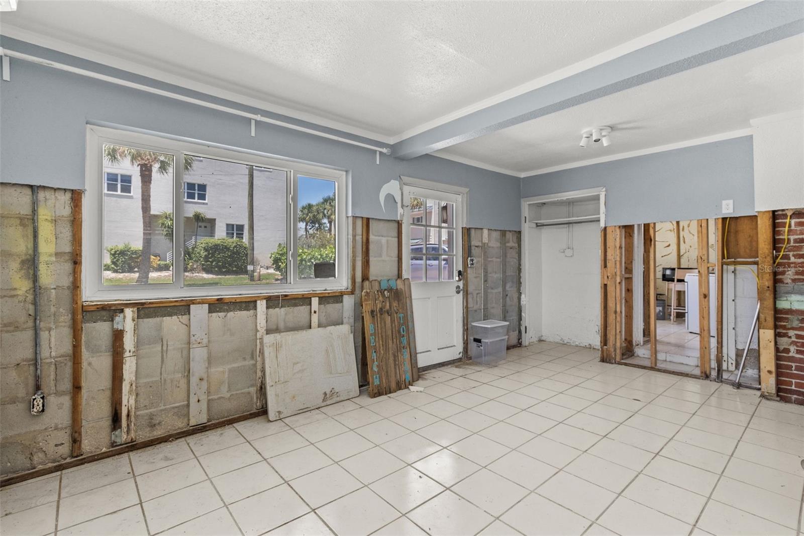 Image 30 of 52 For 205 Bay Plaza