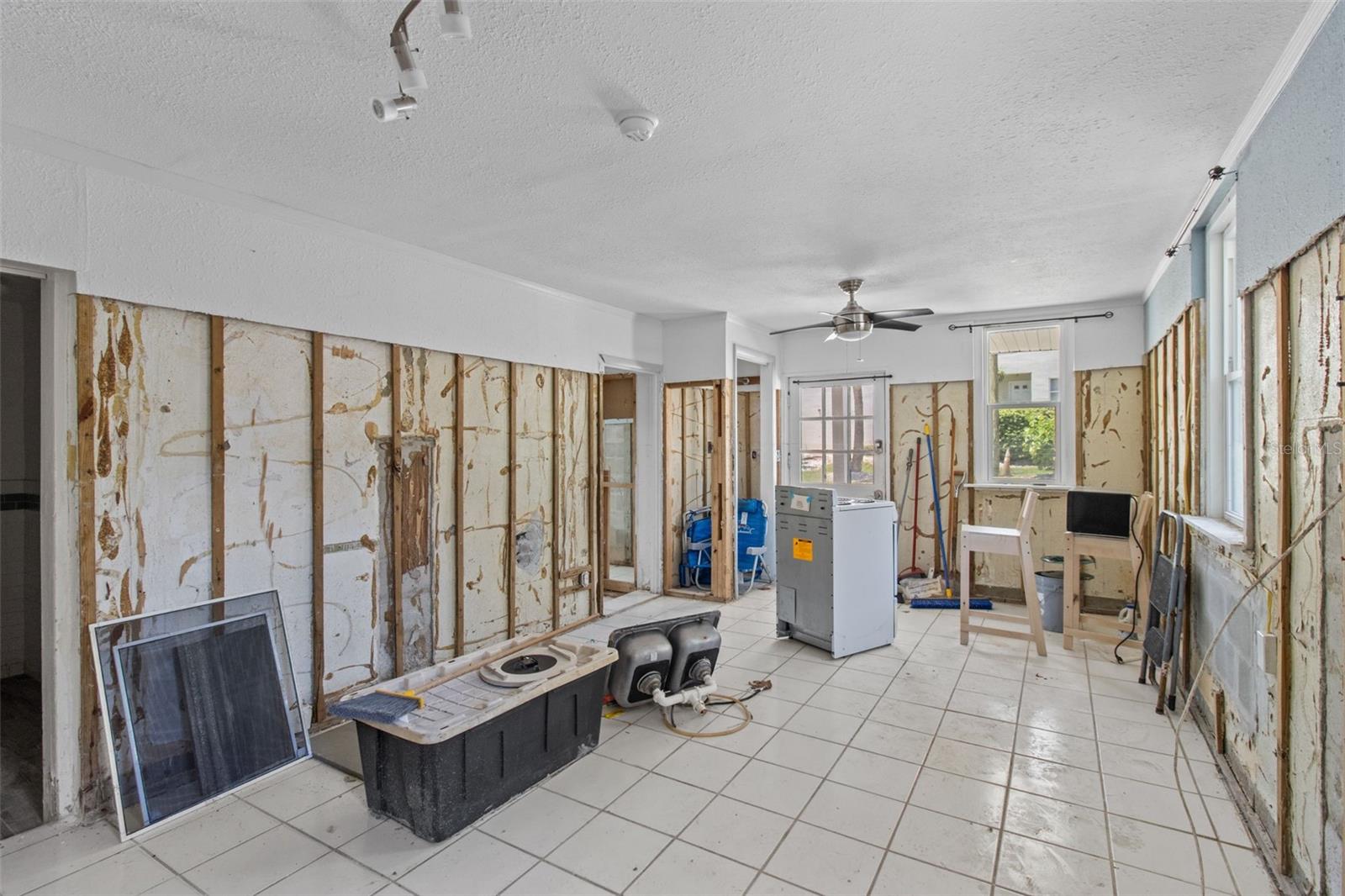 Image 34 of 52 For 205 Bay Plaza