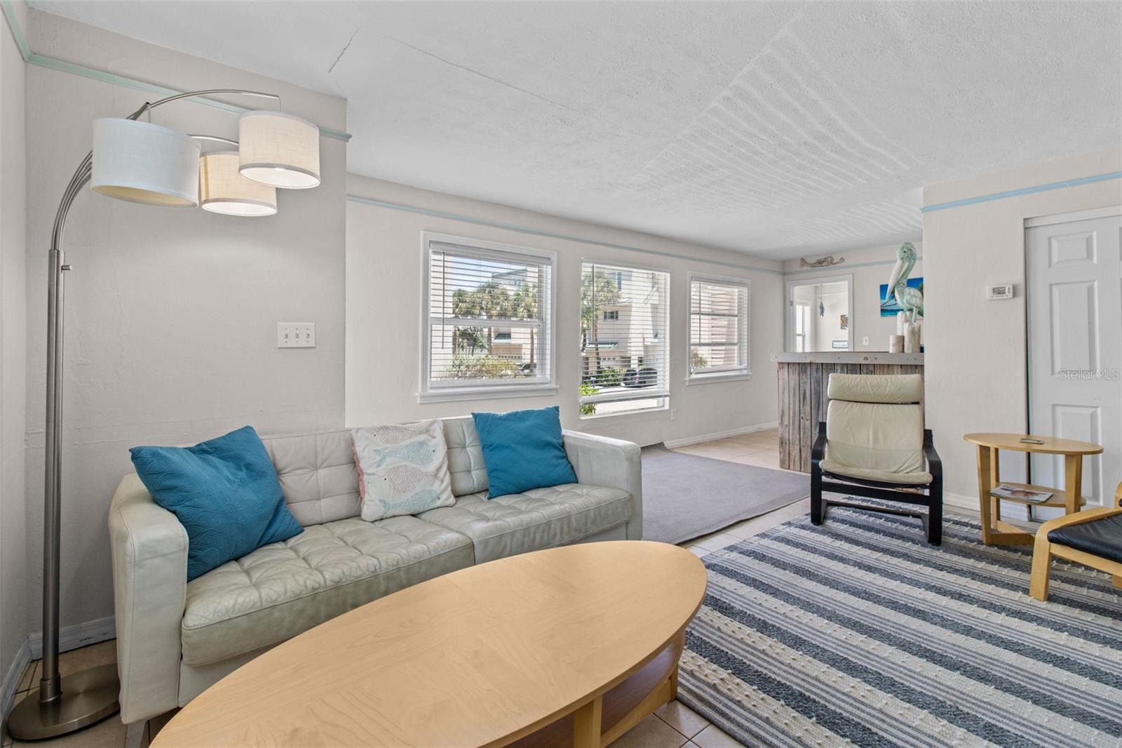 Image 7 of 52 For 205 Bay Plaza