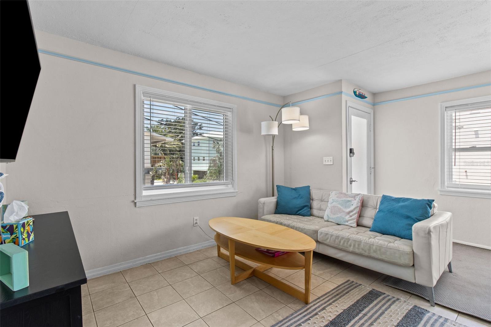 Image 9 of 52 For 205 Bay Plaza