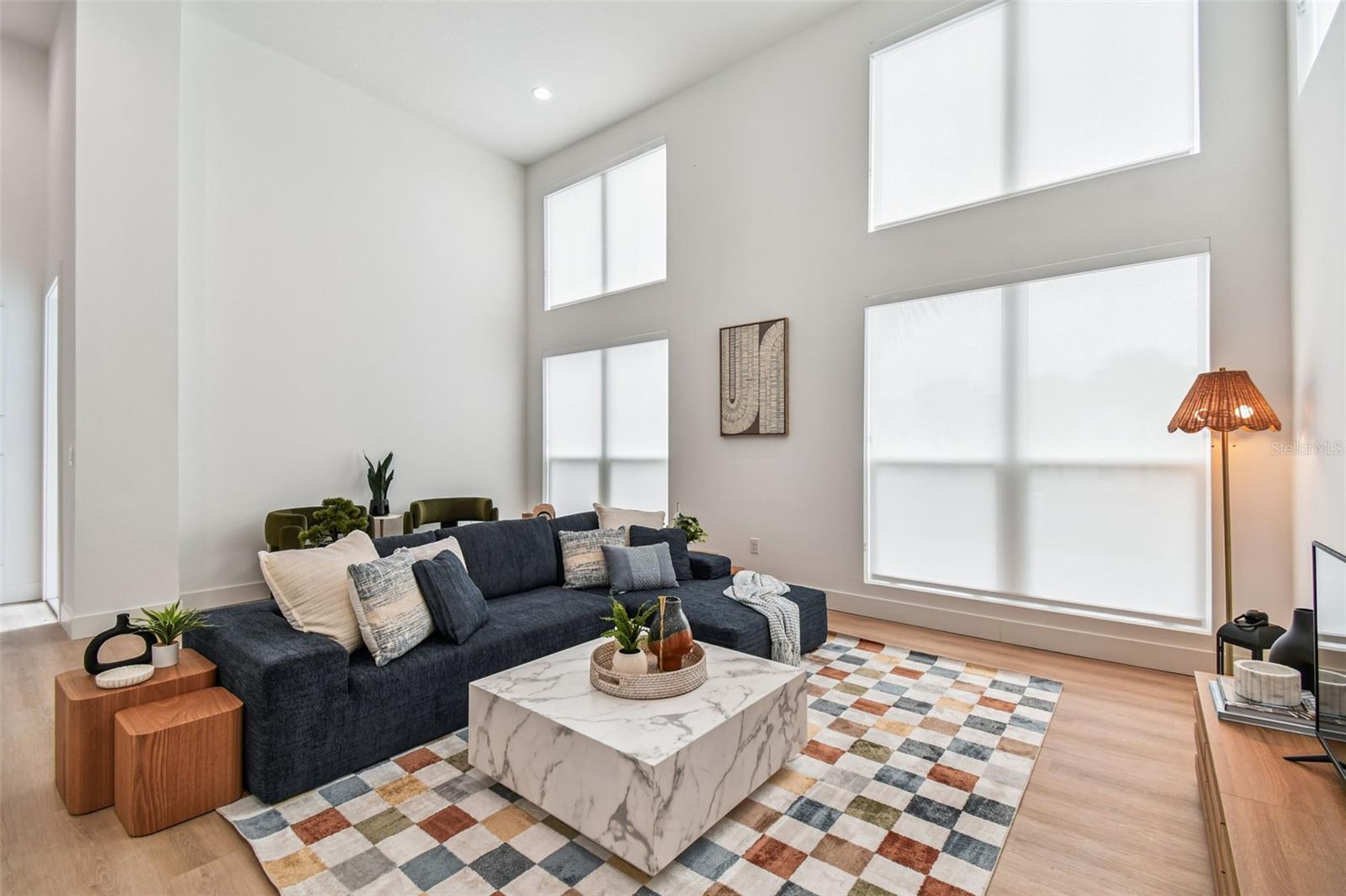 Image 3 of 85 For 3840 Pompano Drive Se