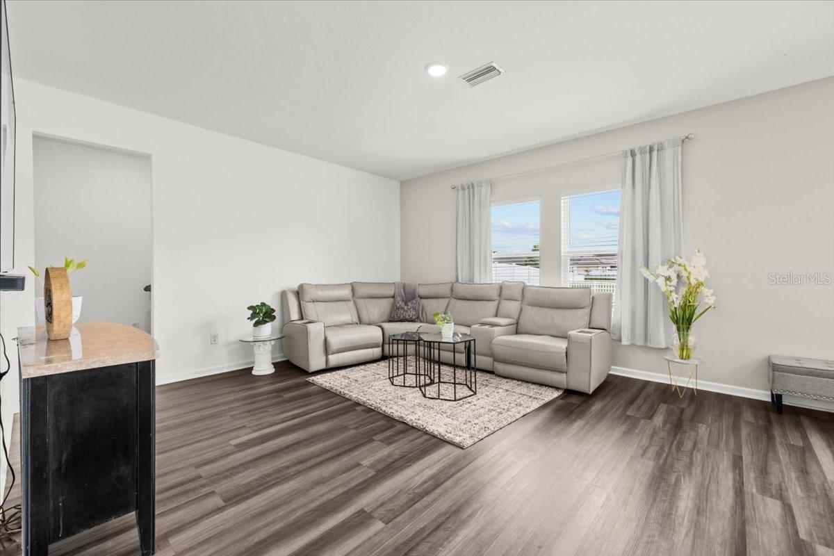 Image 10 of 34 For 35601 Eastbrook Avenue