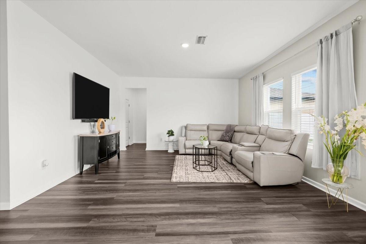 Image 11 of 34 For 35601 Eastbrook Avenue