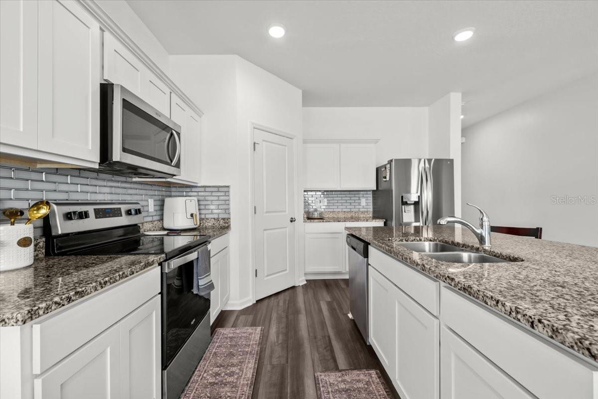 Image 6 of 34 For 35601 Eastbrook Avenue