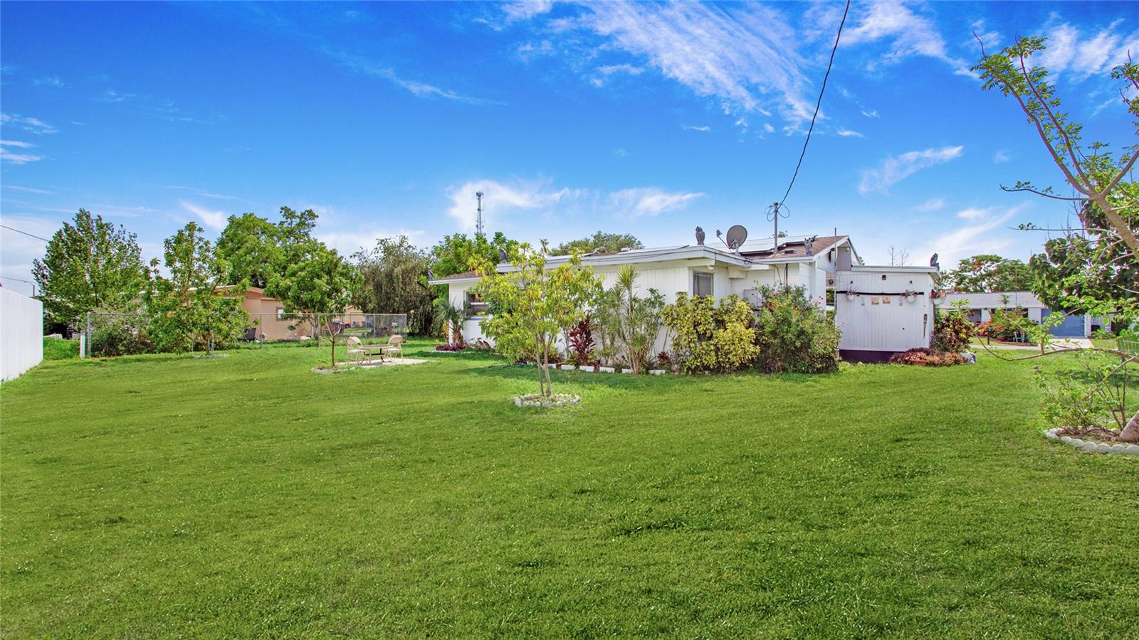 Image 11 of 23 For 515 York Road