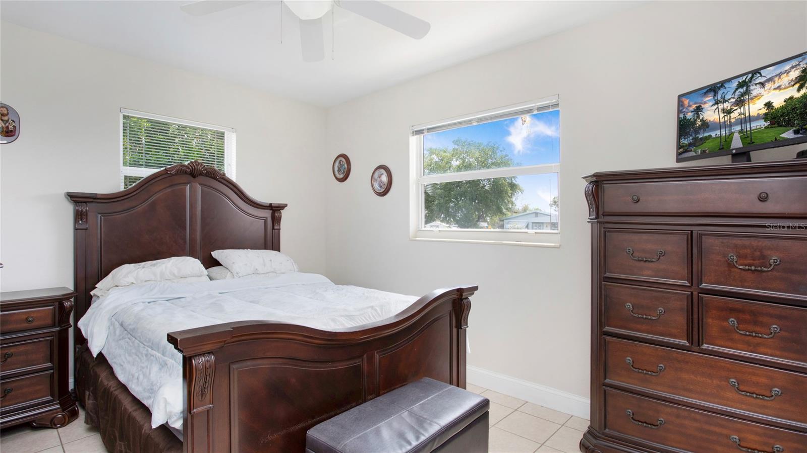 Image 3 of 23 For 515 York Road